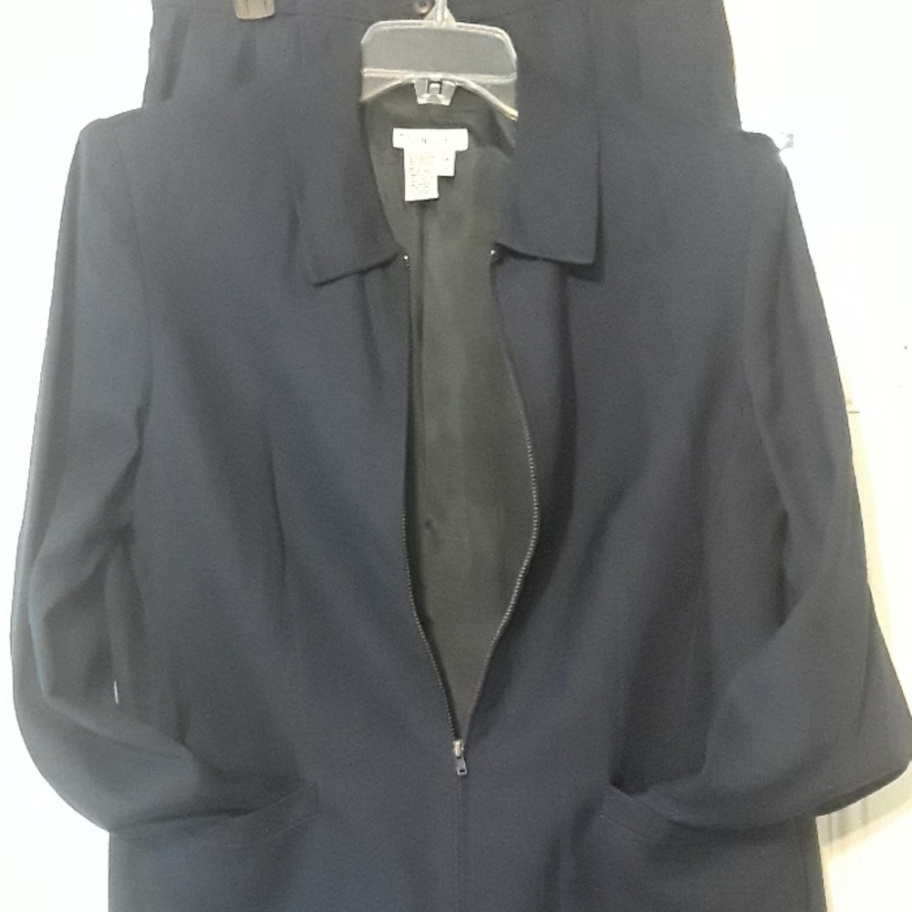 Talbots Linen Suit. - Picture 3 of 4